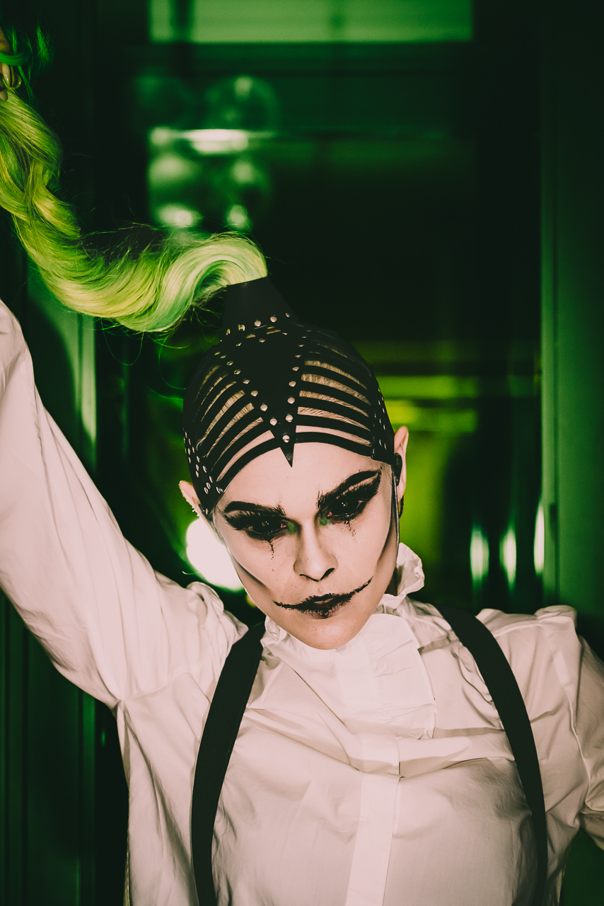 Skynd heavens gate. Skynd солистка. Skynd солистка. Skynd heavens gate. Skynd michelle carter.